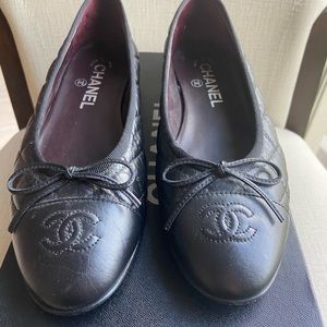 Black Chanel ballerina flats